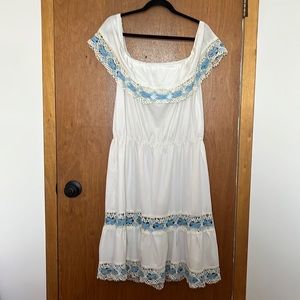 Vintage Off the shoulder midi dress w/ lace details